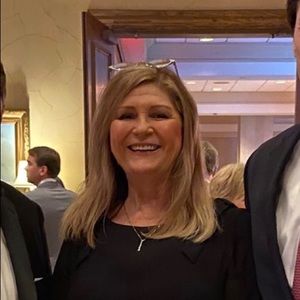 Meet your Posher, Debbie